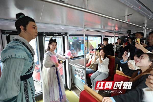 兆富配资 能观光，还能看戏！长沙有座“移动剧场”