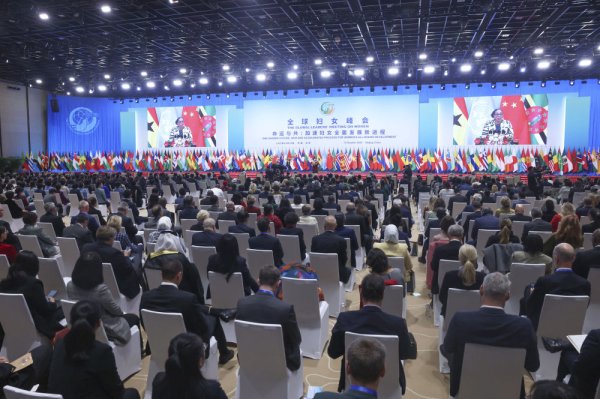 鼎红金投 推动全球妇女事业发展的重要里程碑——习近平主席主旨讲话为国际社会促进妇女全面发展开辟广阔道路